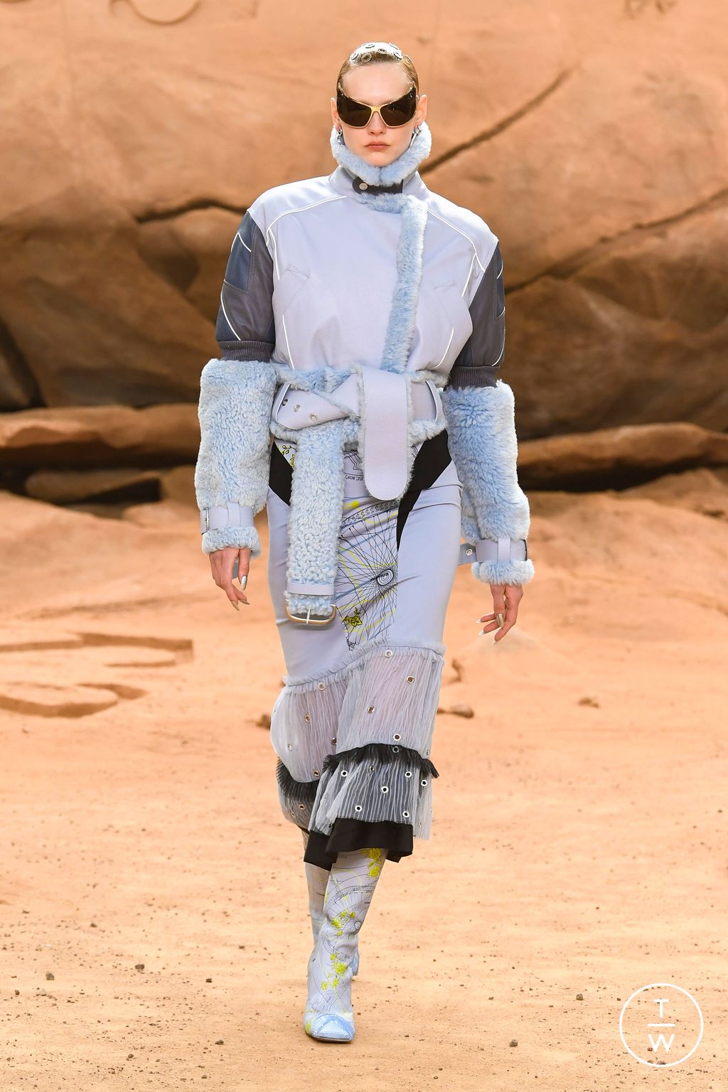 Fashion Week Paris Fall/Winter 2023 look 15 from the Off-White collection 女装