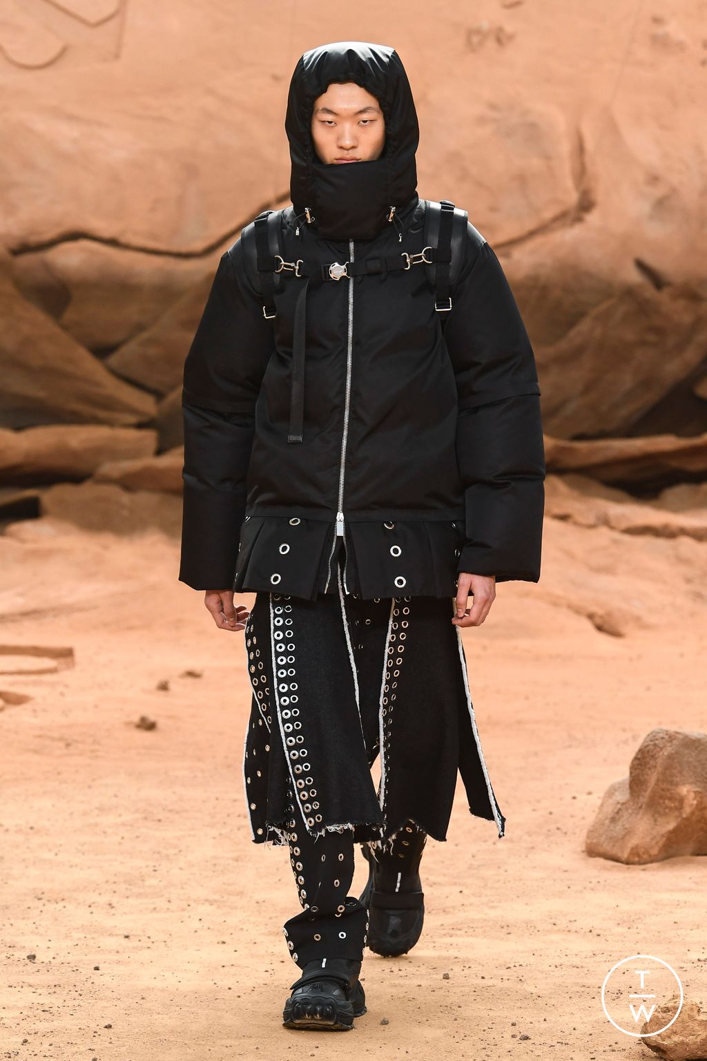 Fashion Week Paris Fall/Winter 2023 look 20 from the Off-White collection 女装