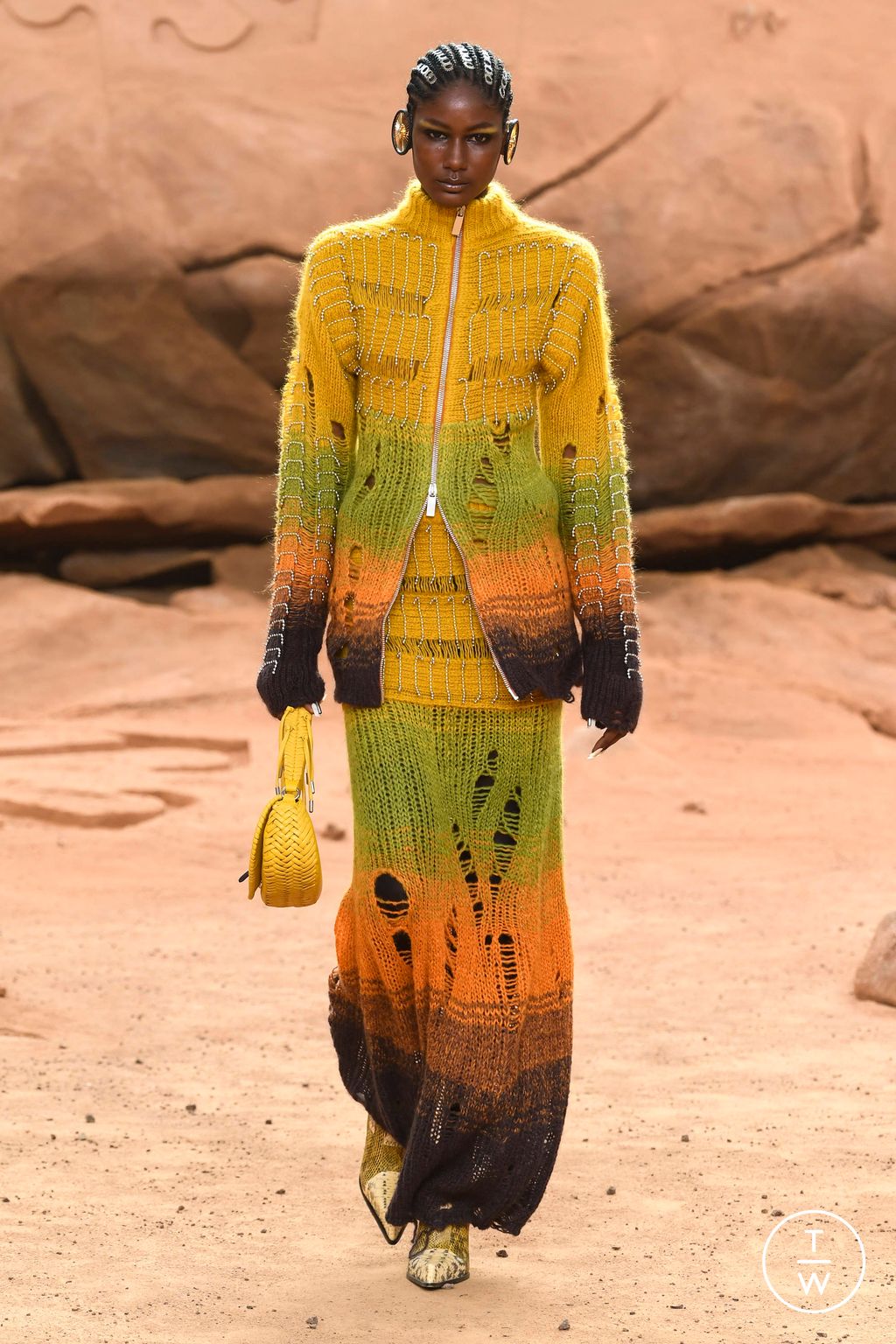 Fashion Week Paris Fall/Winter 2023 look 24 from the Off-White collection 女装