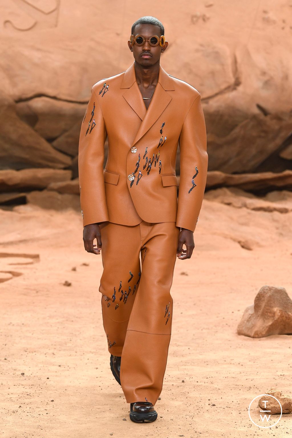 Fashion Week Paris Fall/Winter 2023 look 28 from the Off-White collection 女装