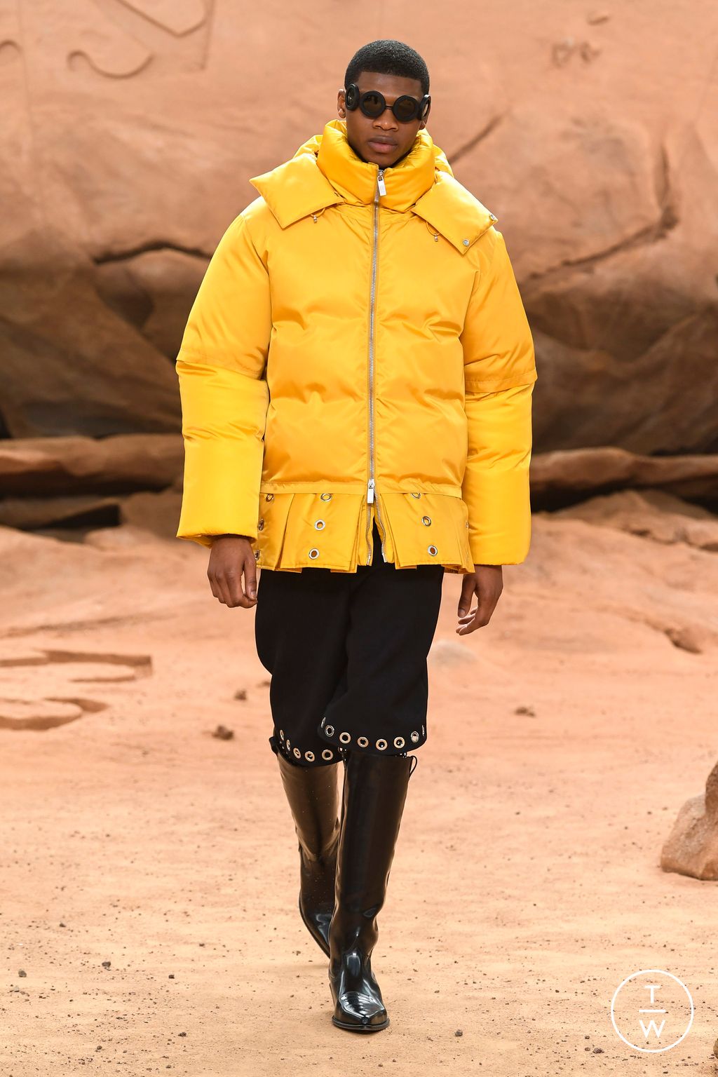 Fashion Week Paris Fall/Winter 2023 look 34 from the Off-White collection 女装