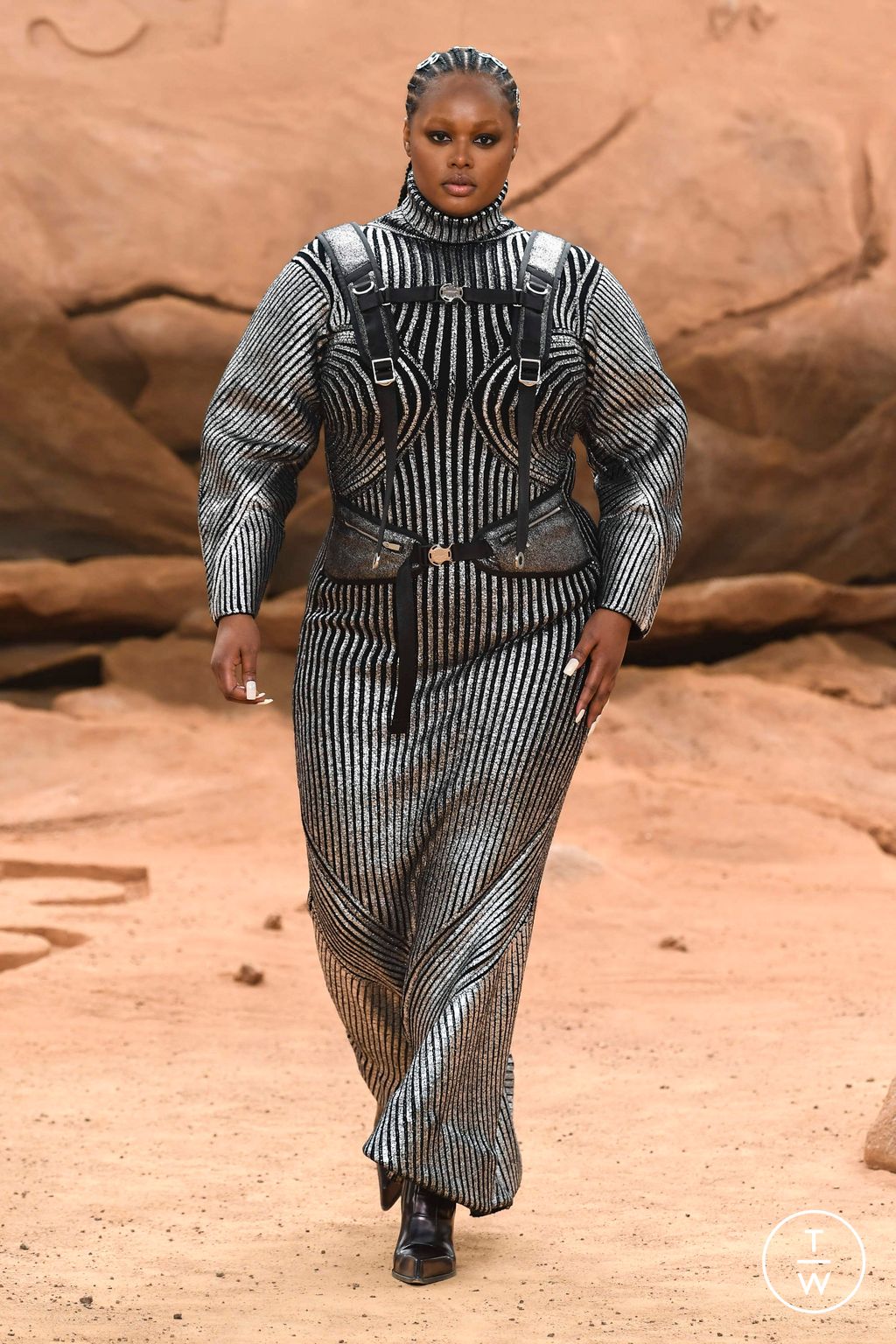 Fashion Week Paris Fall/Winter 2023 look 36 from the Off-White collection womenswear