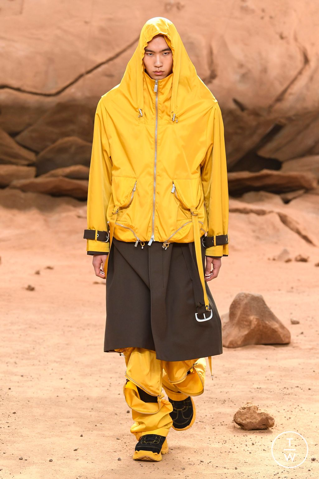 Fashion Week Paris Fall/Winter 2023 look 37 from the Off-White collection womenswear