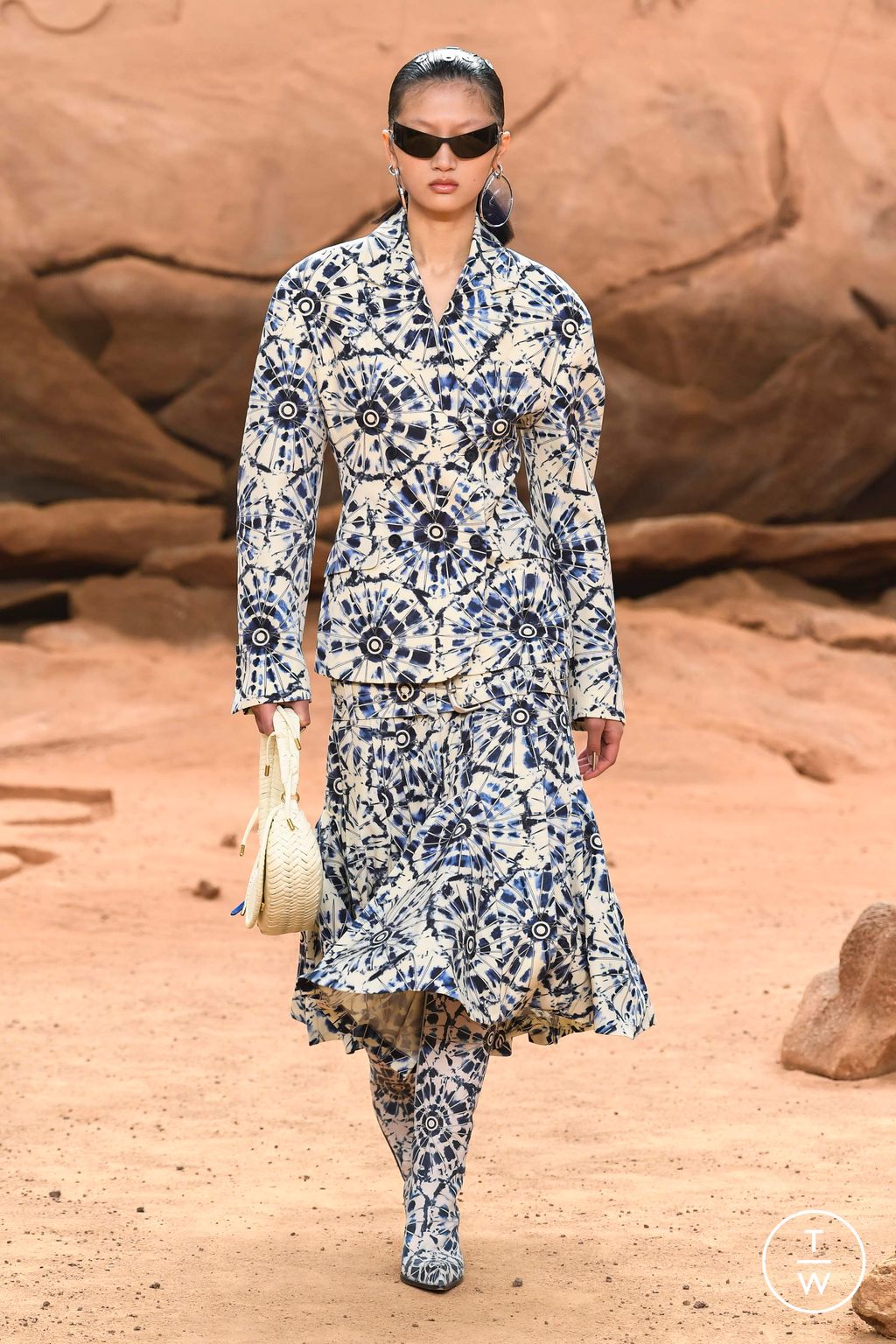 Fashion Week Paris Fall/Winter 2023 look 41 from the Off-White collection womenswear