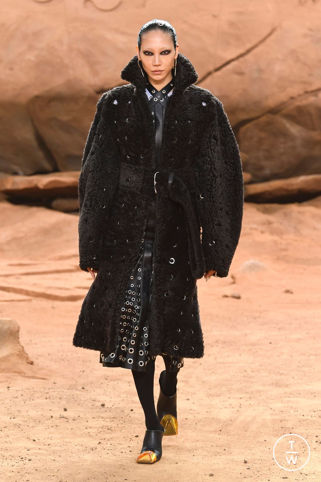 Fashion Week Paris Fall/Winter 2023 look 50 from the Off-White collection womenswear