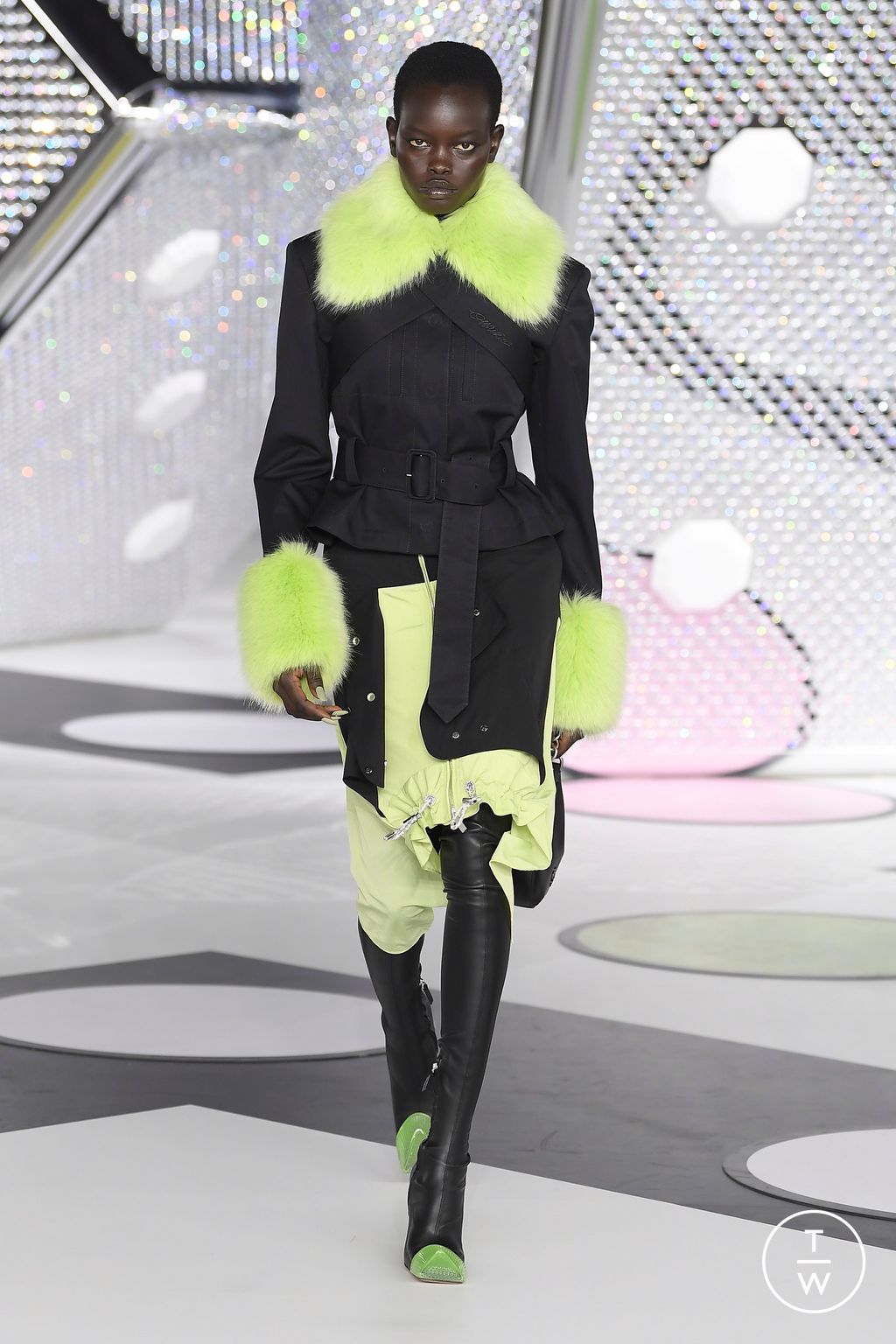 Fashion Week Paris Fall/Winter 2024 look 1 from the Off-White collection womenswear