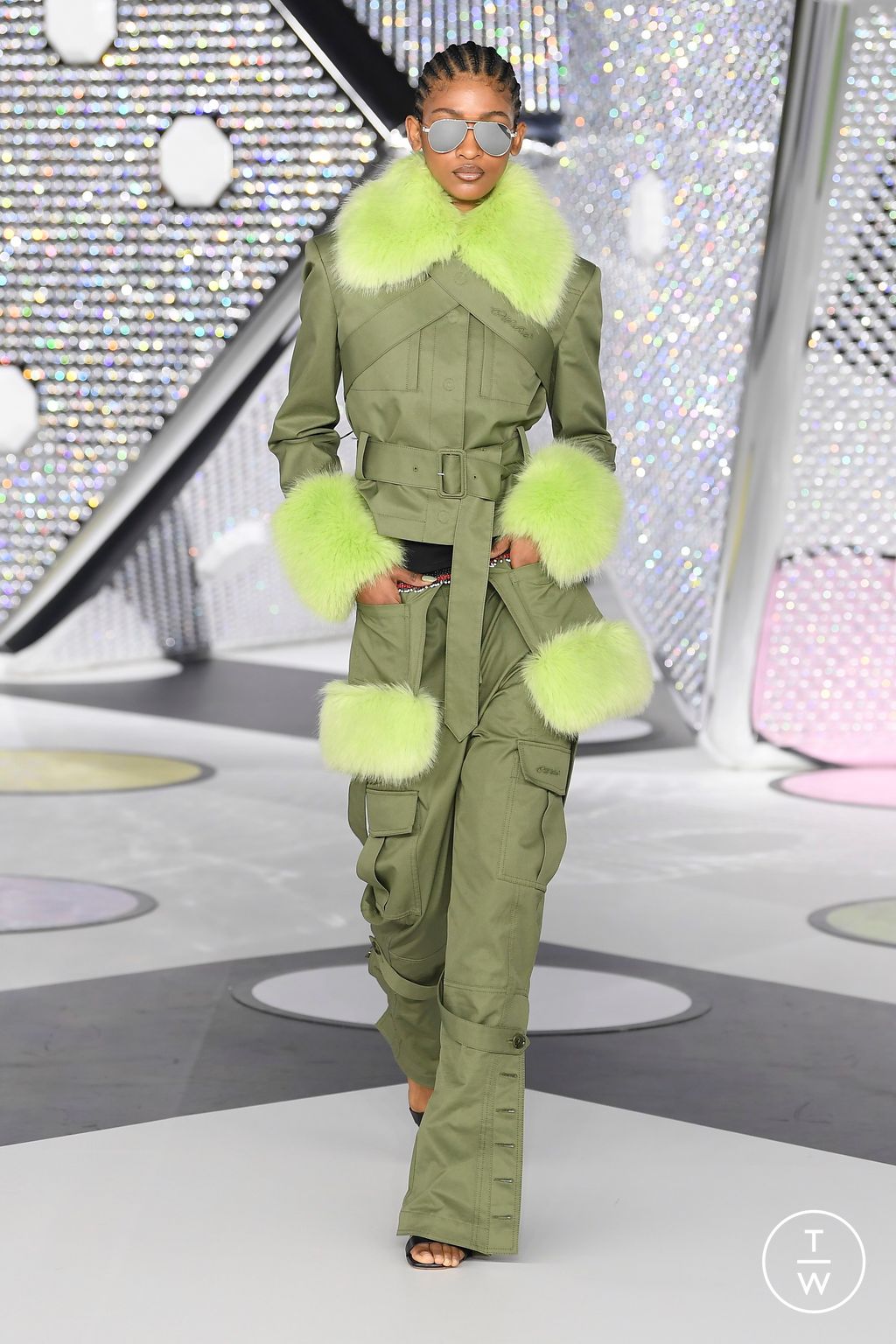 Fashion Week Paris Fall/Winter 2024 look 2 from the Off-White collection womenswear