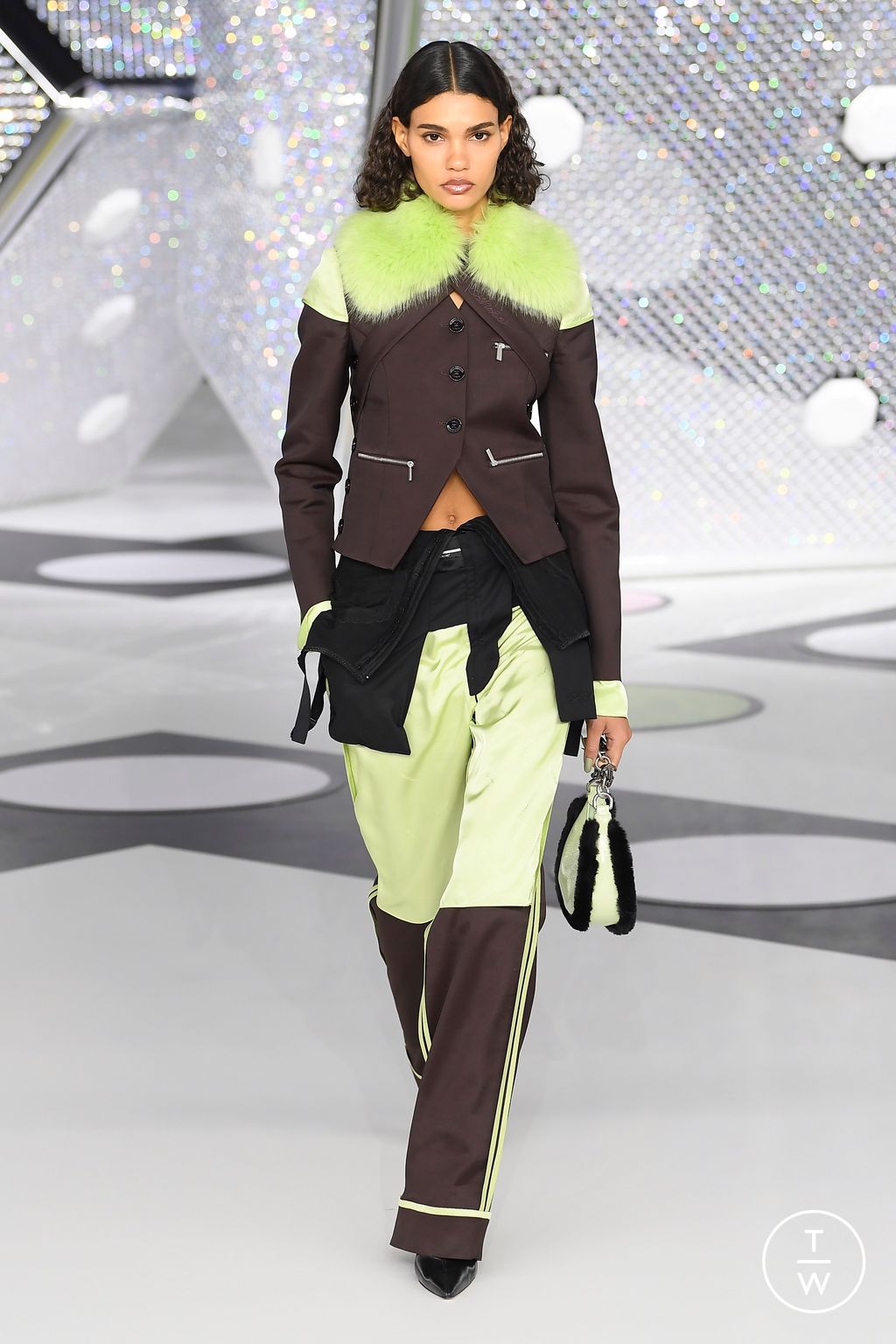 Fashion Week Paris Fall/Winter 2024 look 4 from the Off-White collection 女装