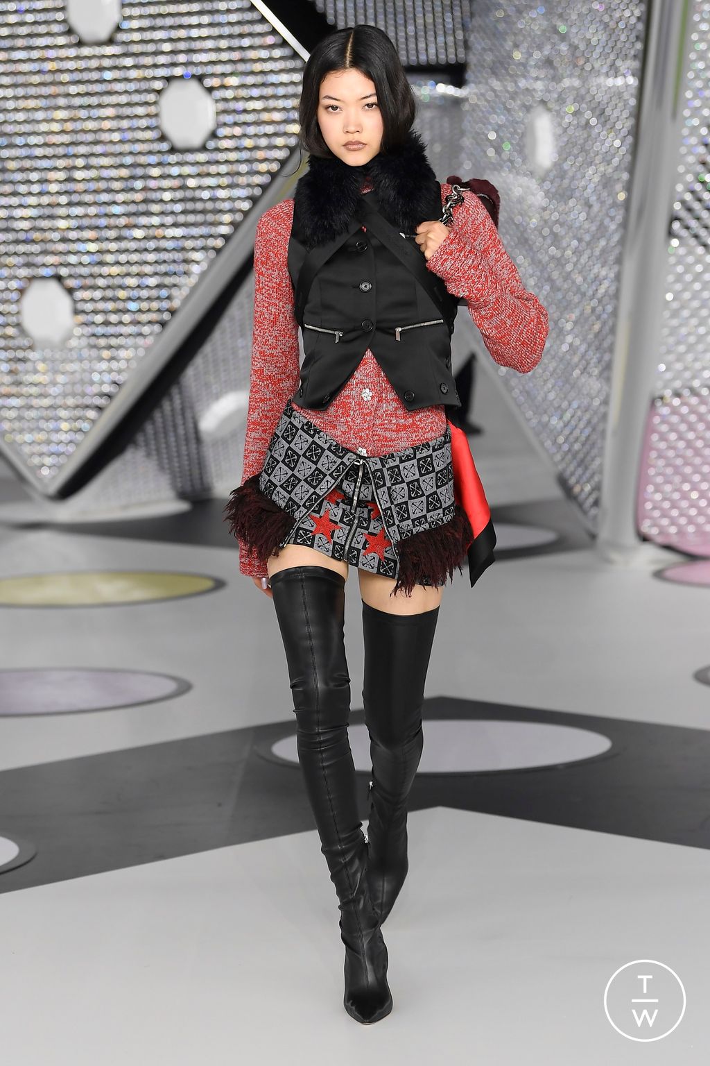 Fashion Week Paris Fall/Winter 2024 look 13 from the Off-White collection 女装