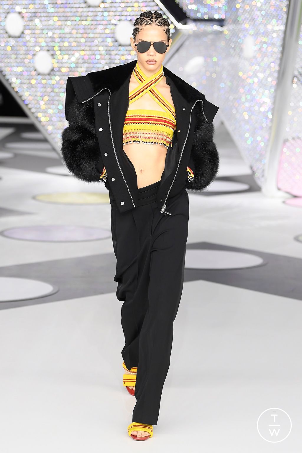 Fashion Week Paris Fall/Winter 2024 look 25 from the Off-White collection womenswear
