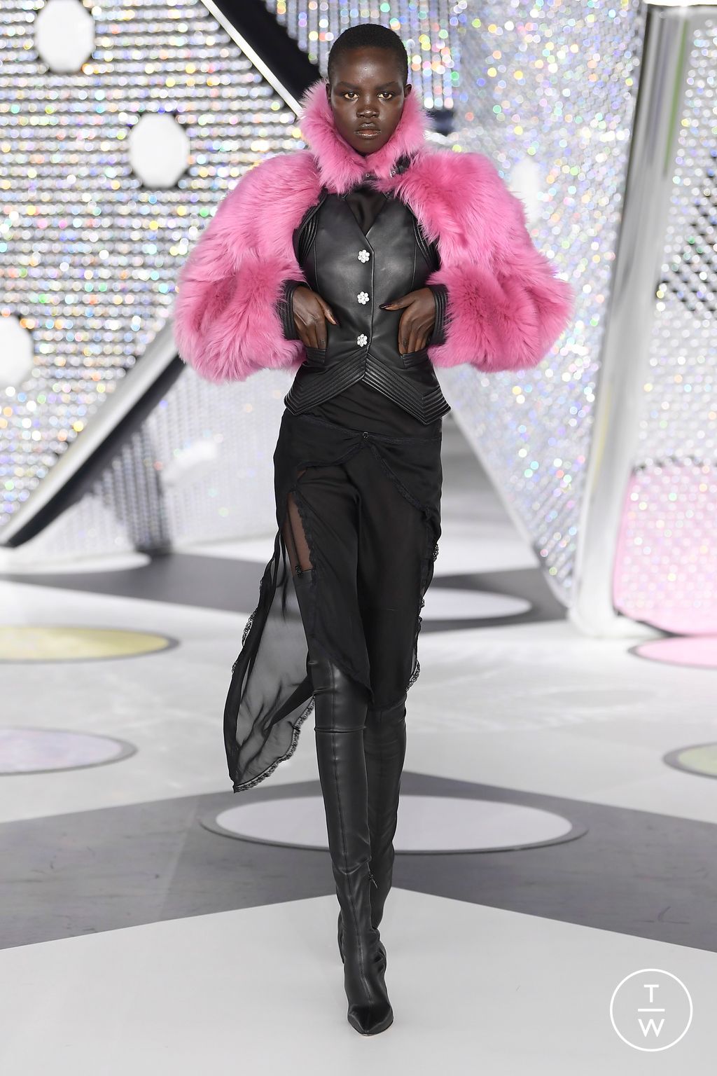 Fashion Week Paris Fall/Winter 2024 look 28 from the Off-White collection womenswear