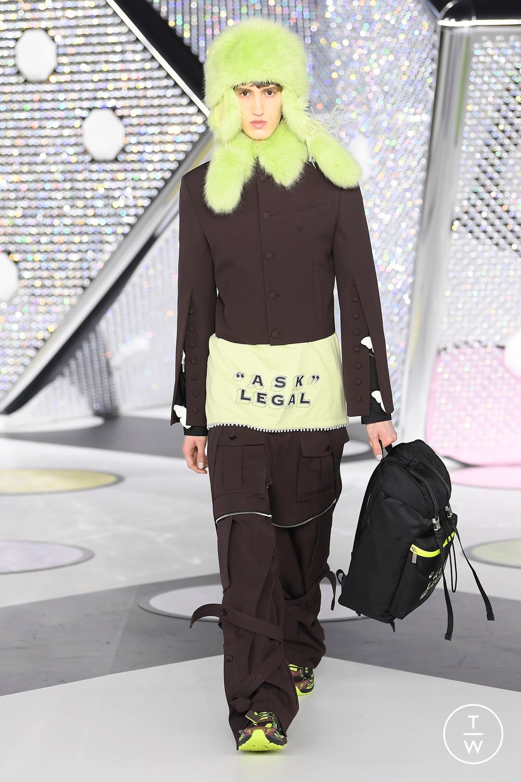 Fashion Week Paris Fall/Winter 2024 look 35 from the Off-White collection 女装