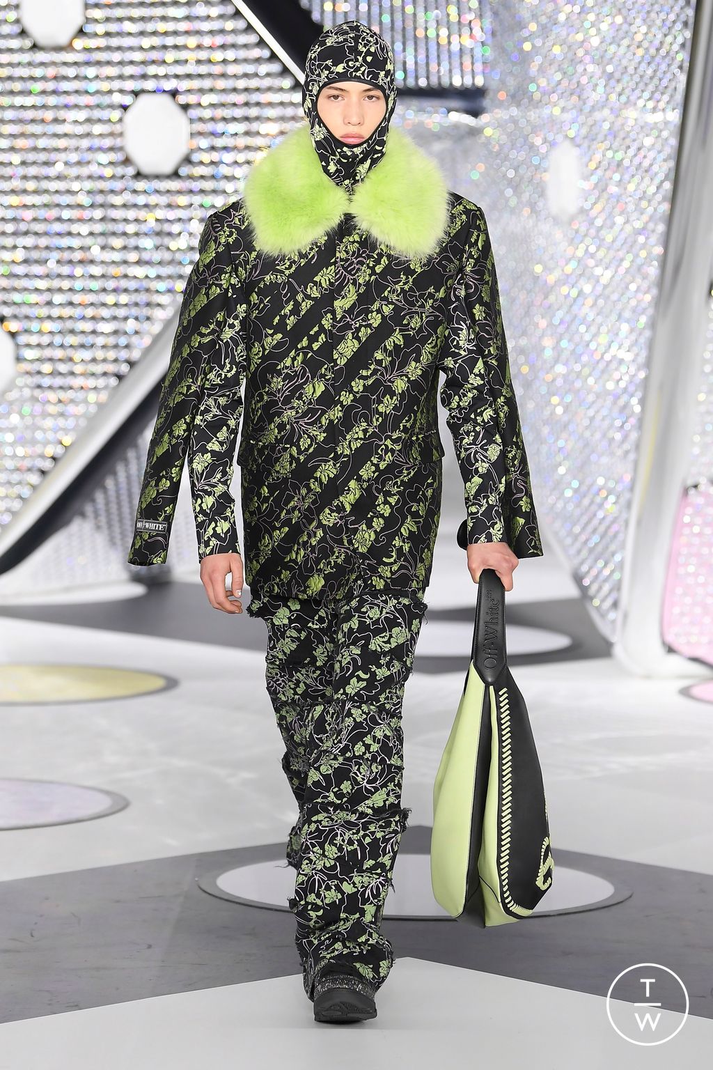 Fashion Week Paris Fall/Winter 2024 look 42 from the Off-White collection 女装