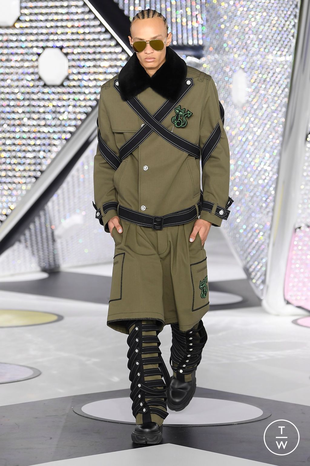 Fashion Week Paris Fall/Winter 2024 look 44 from the Off-White collection 女装