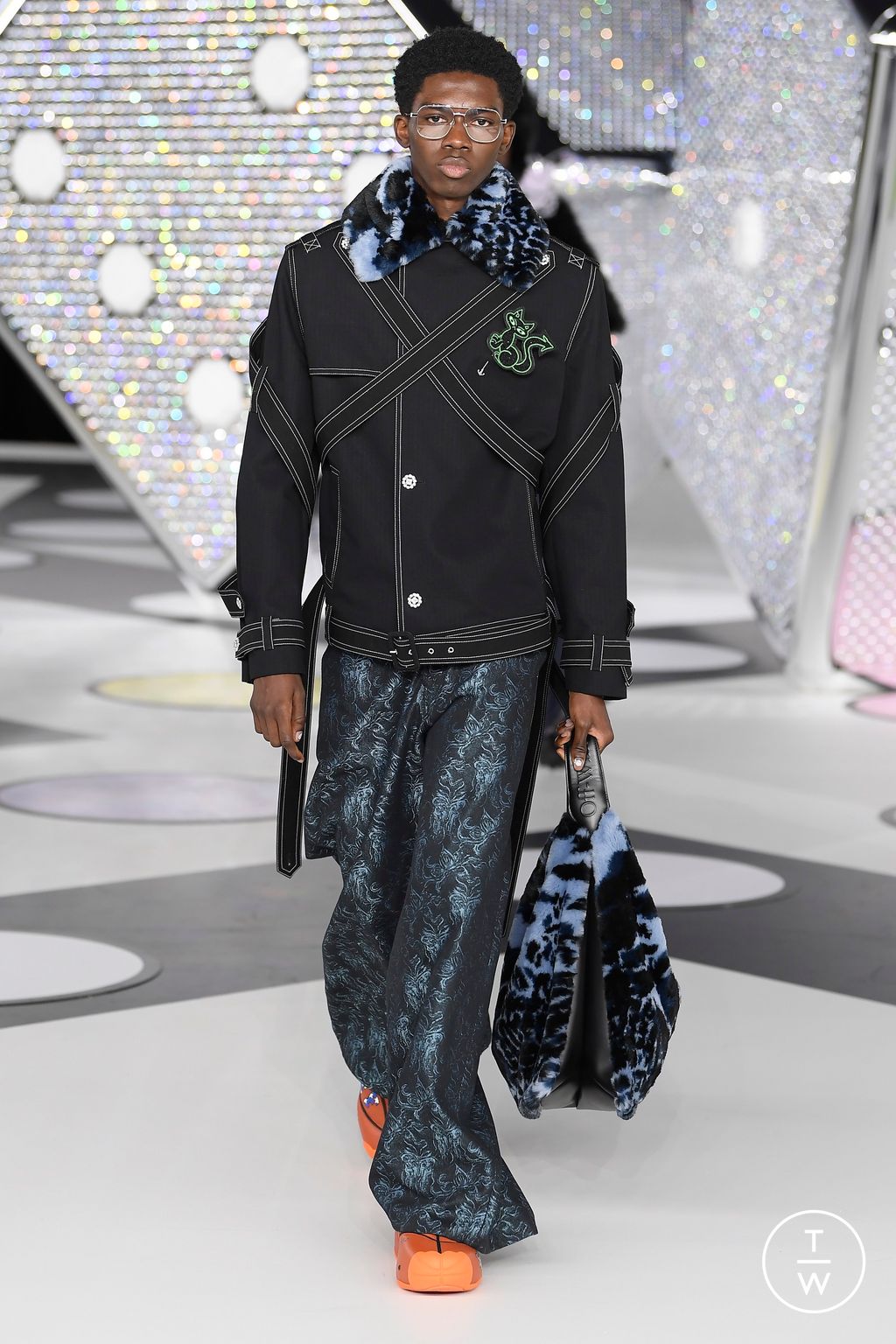 Fashion Week Paris Fall/Winter 2024 look 46 from the Off-White collection 女装