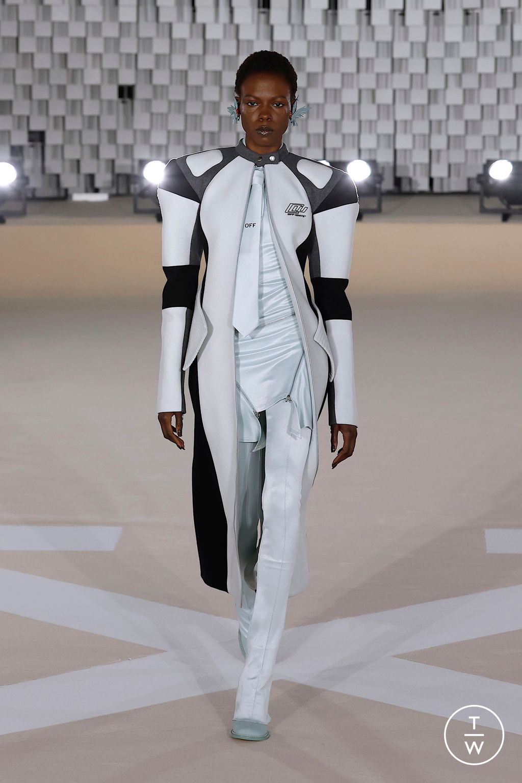 Fashion Week Paris Fall/Winter 2025 look 1 from the Off-White collection womenswear