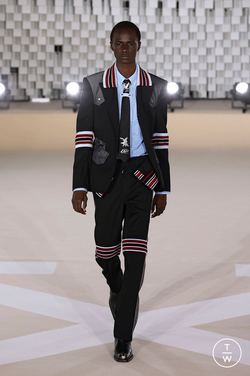 Fashion Week Paris Fall/Winter 2025 look 2 from the Off-White collection 女装