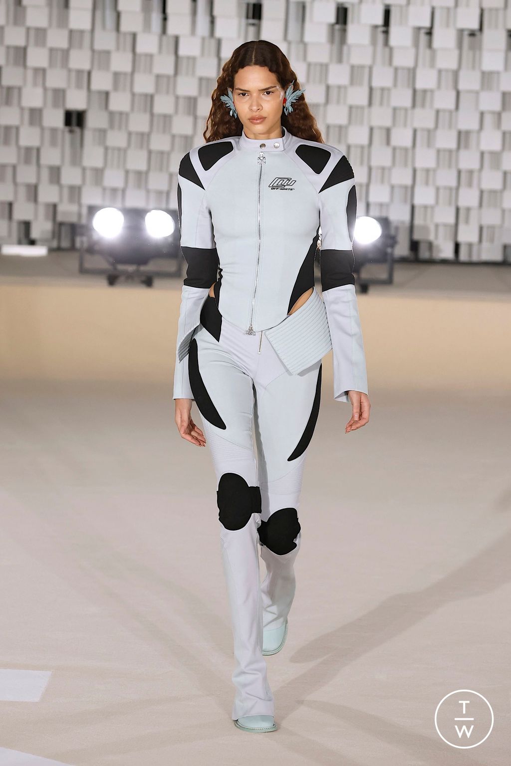 Fashion Week Paris Fall/Winter 2025 look 4 from the Off-White collection womenswear