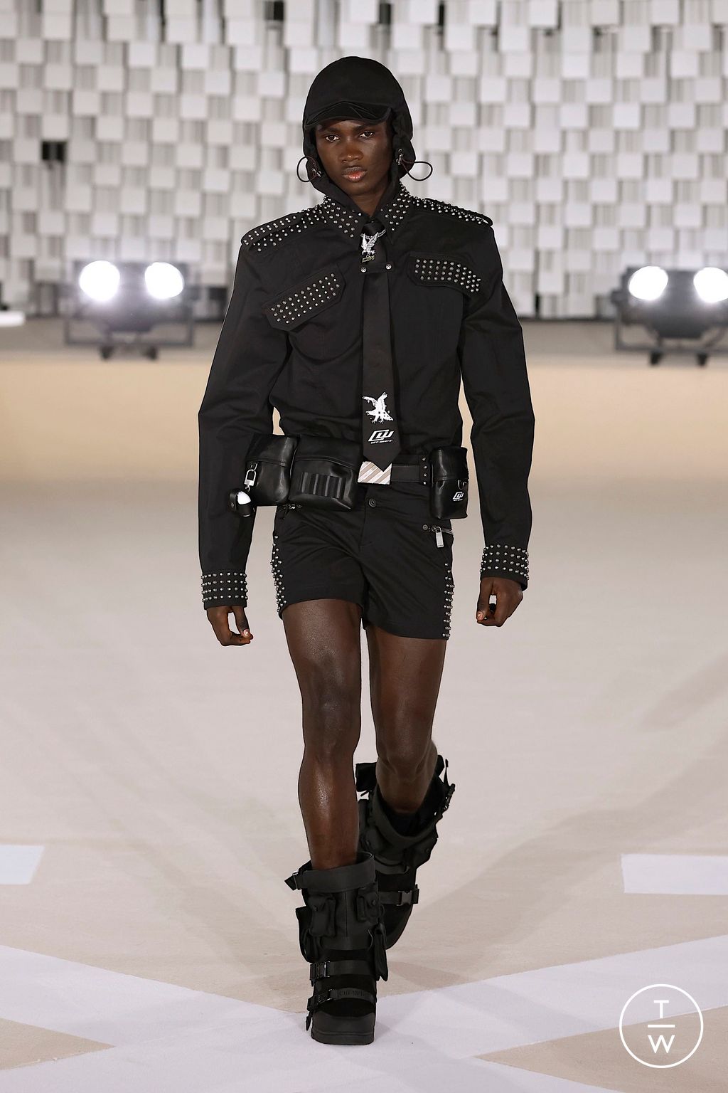 Fashion Week Paris Fall/Winter 2025 look 9 from the Off-White collection womenswear