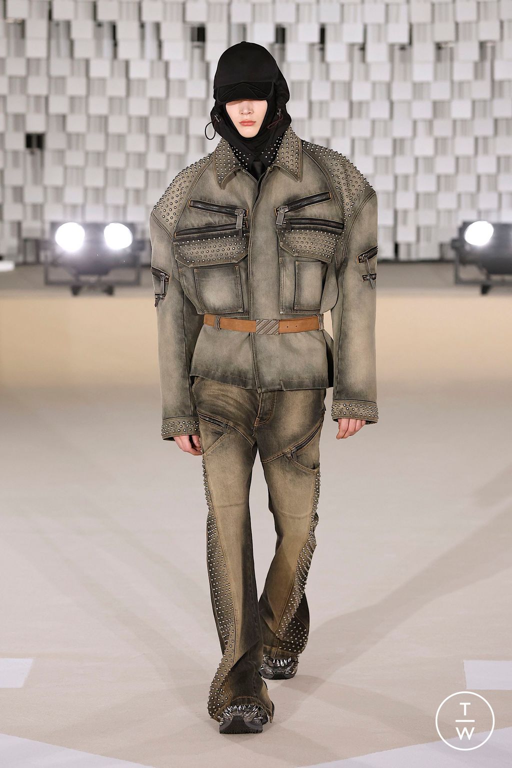 Fashion Week Paris Fall/Winter 2025 look 26 from the Off-White collection womenswear
