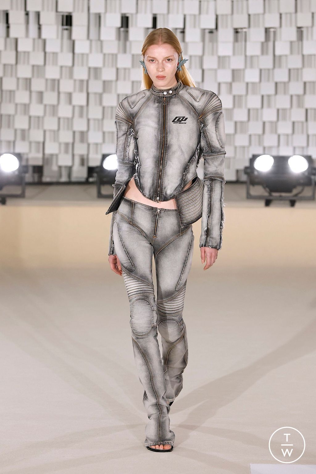 Fashion Week Paris Fall/Winter 2025 look 27 from the Off-White collection womenswear