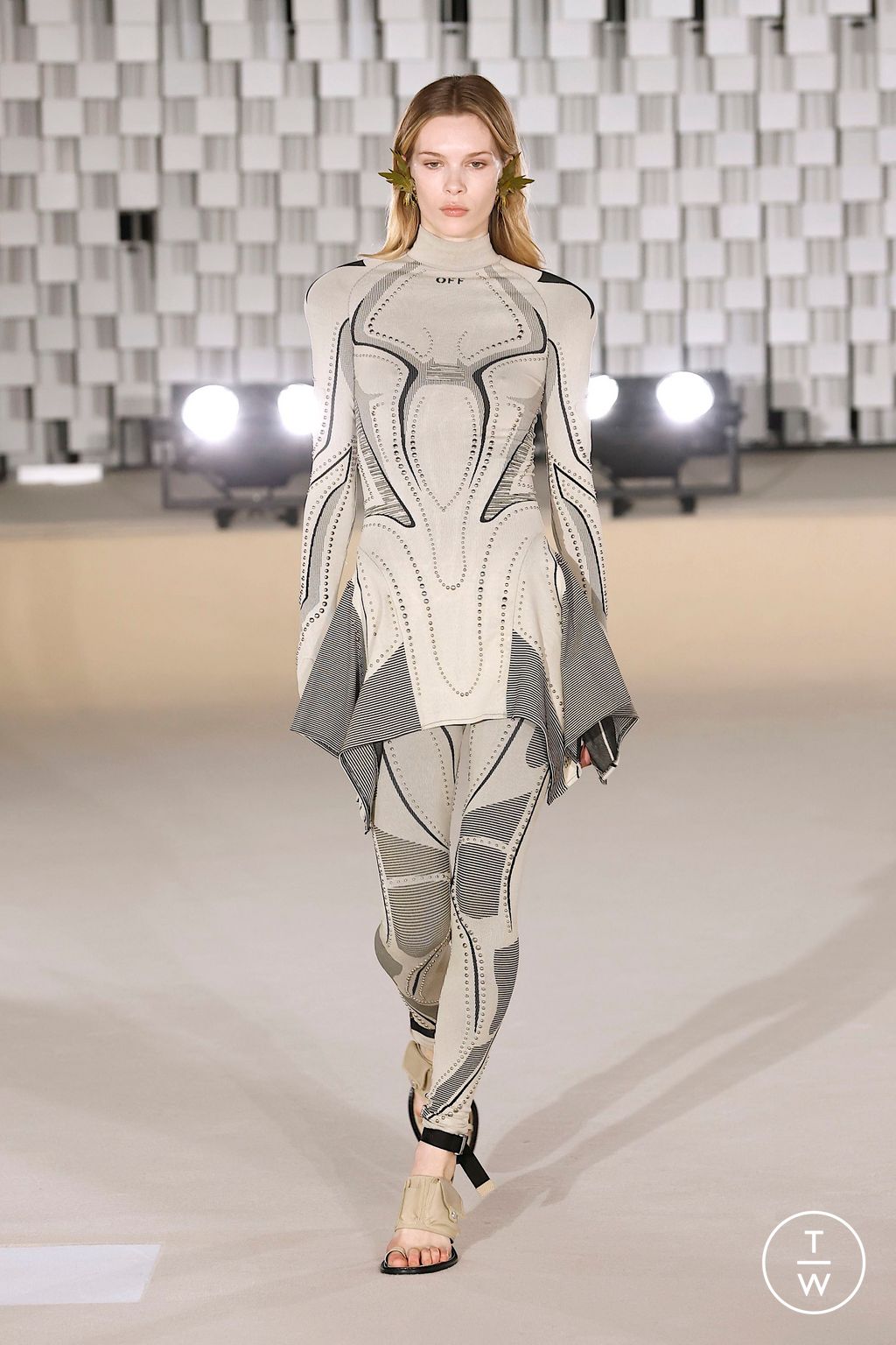Fashion Week Paris Fall/Winter 2025 look 29 from the Off-White collection 女装