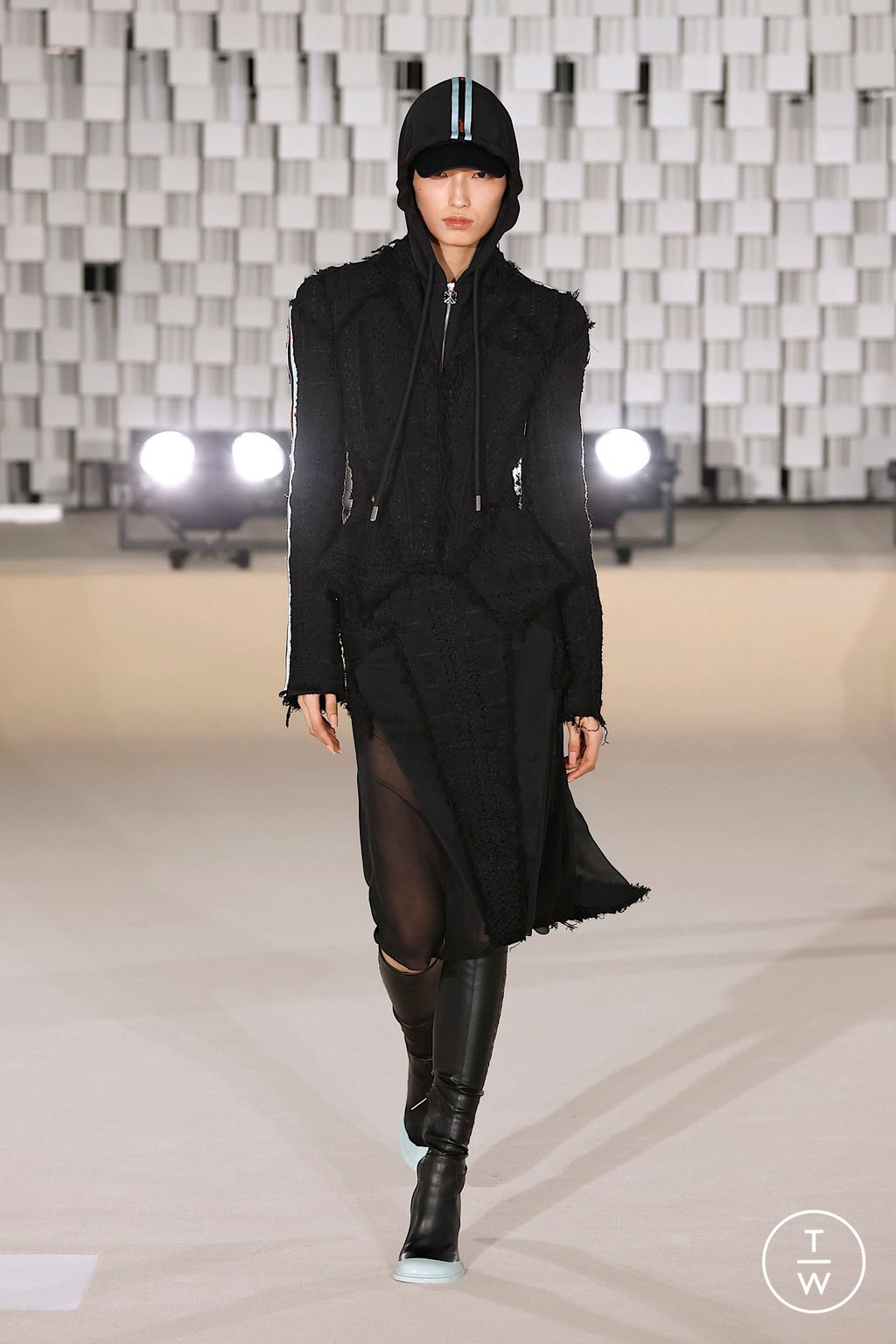 Fashion Week Paris Fall/Winter 2025 look 31 from the Off-White collection womenswear