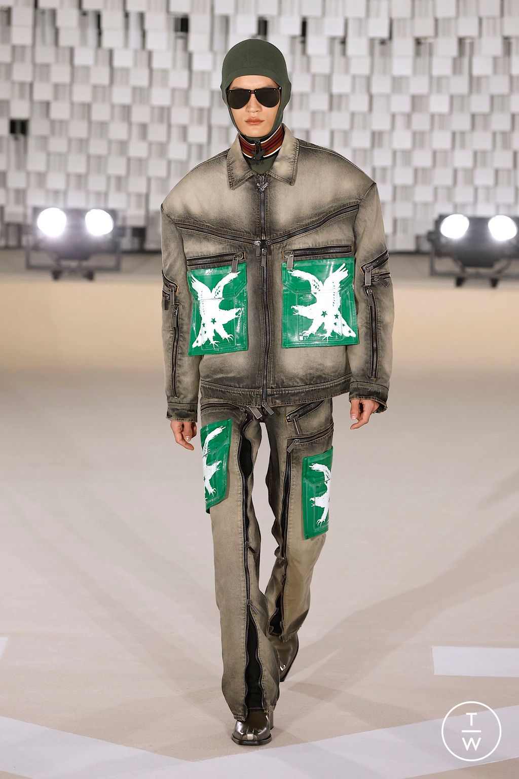 Fashion Week Paris Fall/Winter 2025 look 32 from the Off-White collection womenswear