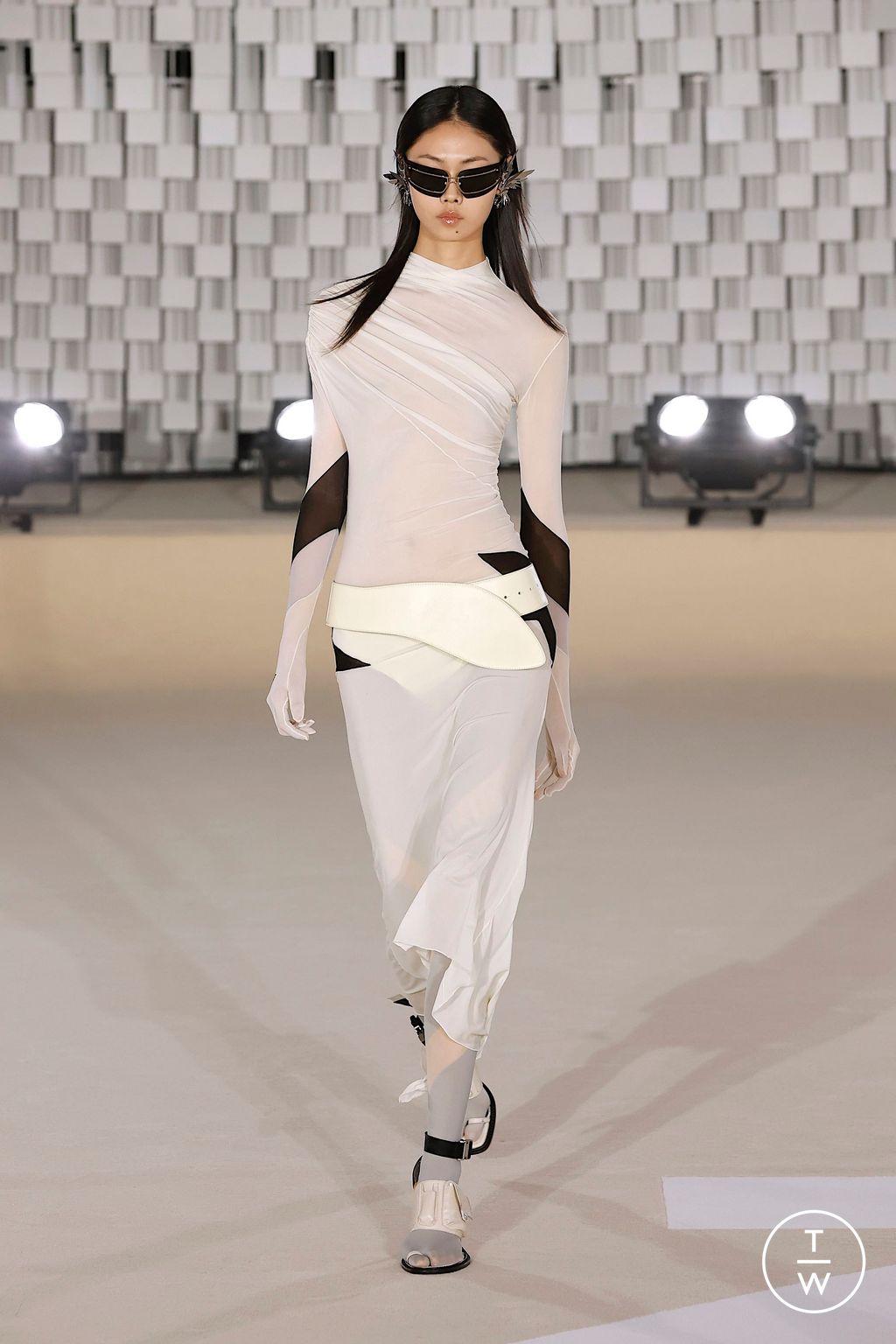 Fashion Week Paris Fall/Winter 2025 look 40 from the Off-White collection womenswear