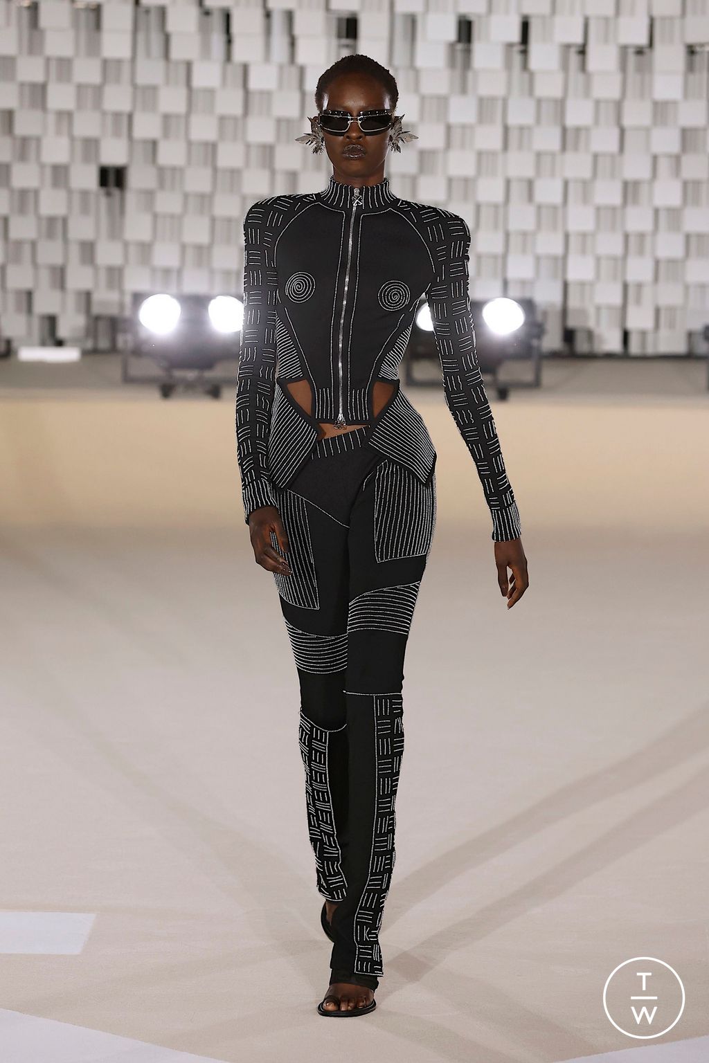 Fashion Week Paris Fall/Winter 2025 look 41 from the Off-White collection womenswear