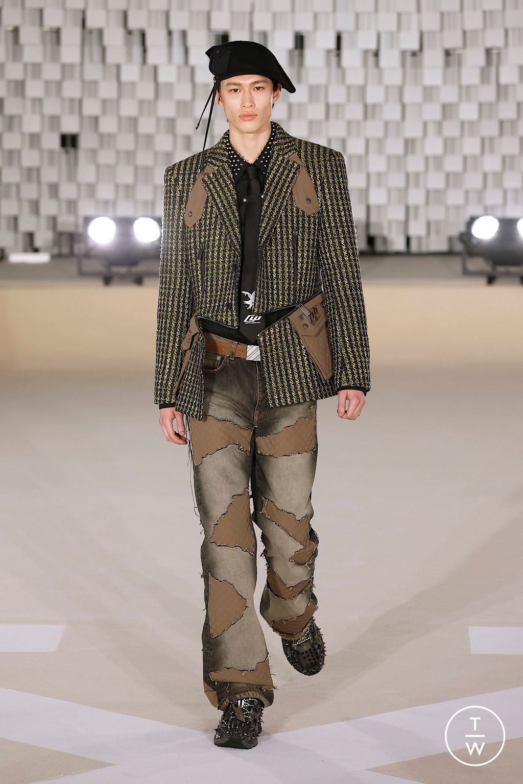 Fashion Week Paris Fall/Winter 2025 look 43 from the Off-White collection womenswear