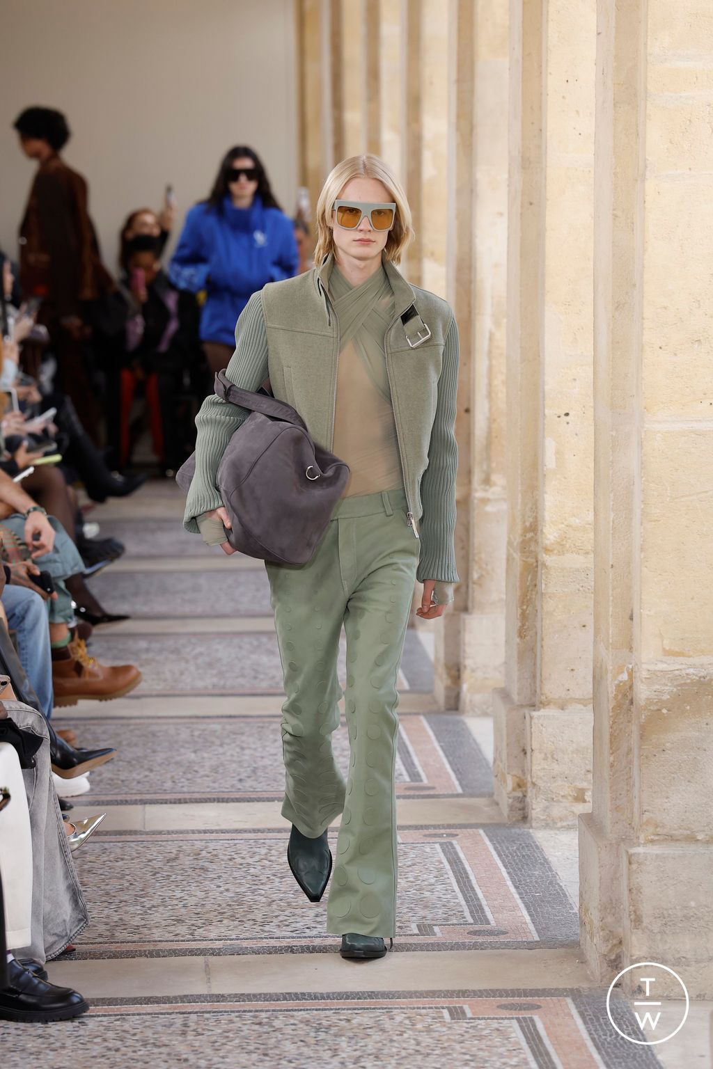 Fashion Week Paris Fall/Winter 2026 look 17 from the Off-White collection womenswear