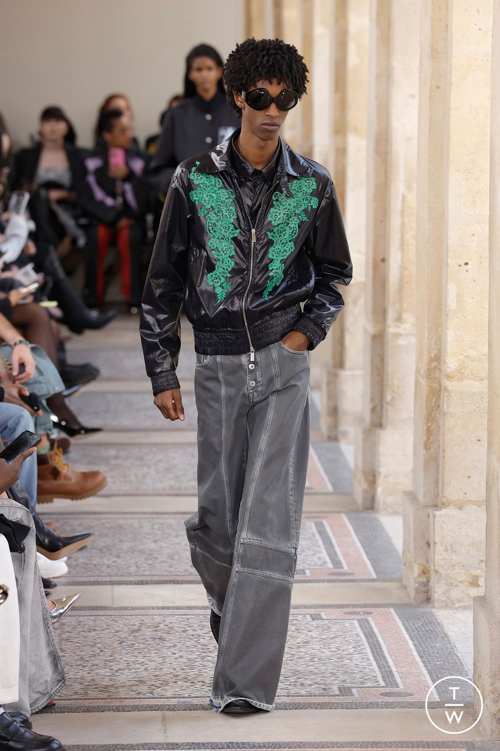 Fashion Week Paris Fall/Winter 2026 look 26 from the Off-White collection 女装