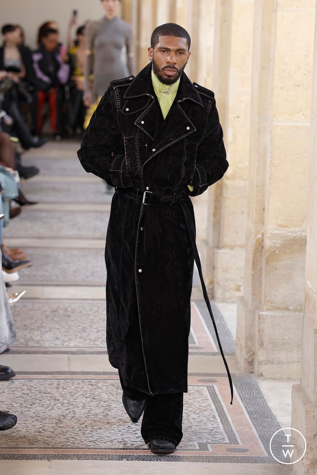 Fashion Week Paris Fall/Winter 2026 look 39 from the Off-White collection 女装