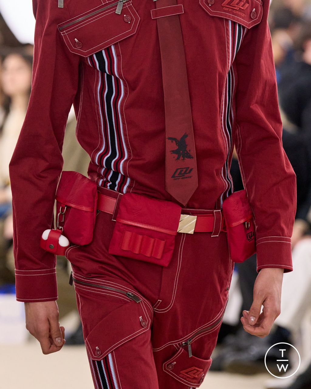 Fashion Week Paris Fall/Winter 2025 look 1 from the Off-White collection 女装配饰