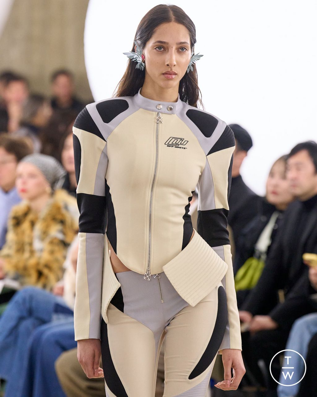 Fashion Week Paris Fall/Winter 2025 look 3 from the Off-White collection womenswear accessories
