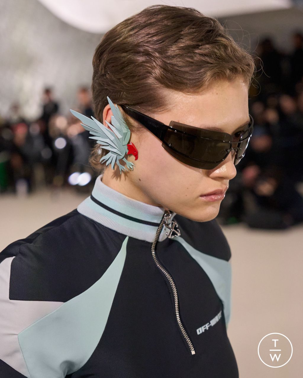 Fashion Week Paris Fall/Winter 2025 look 6 from the Off-White collection 女装配饰