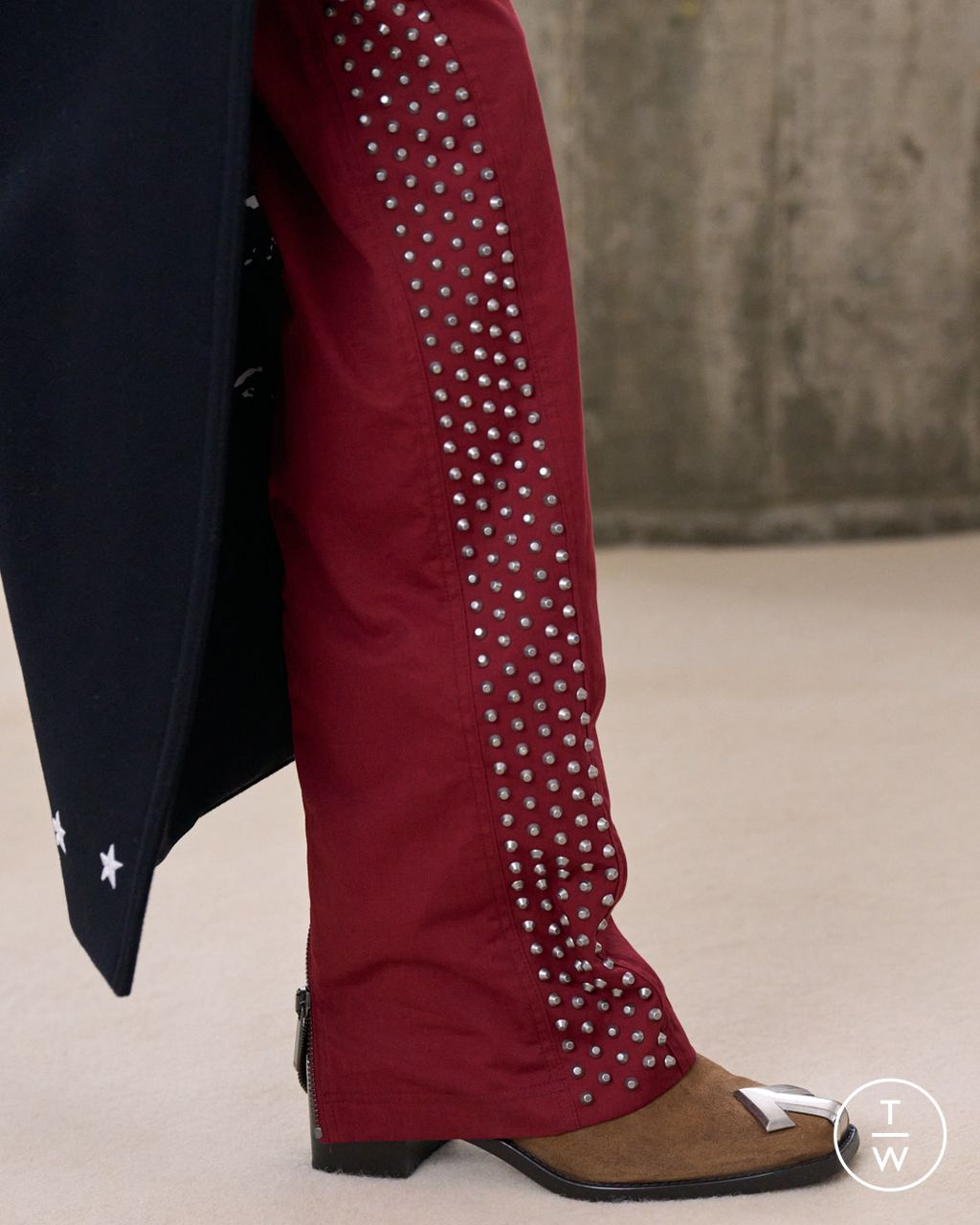 Fashion Week Paris Fall/Winter 2025 look 11 from the Off-White collection womenswear accessories