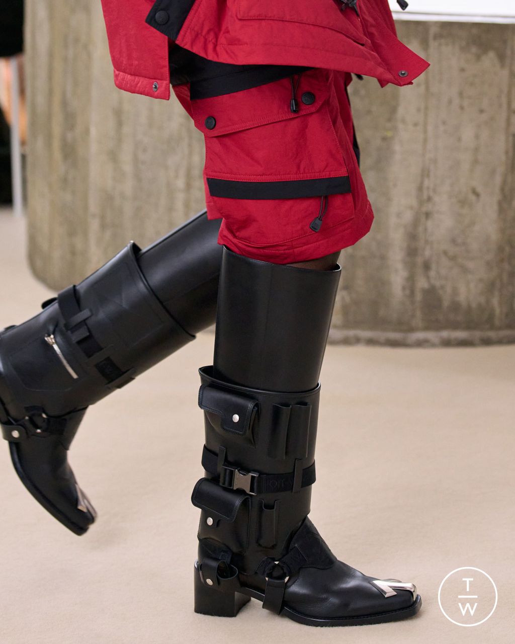 Fashion Week Paris Fall/Winter 2025 look 13 from the Off-White collection womenswear accessories