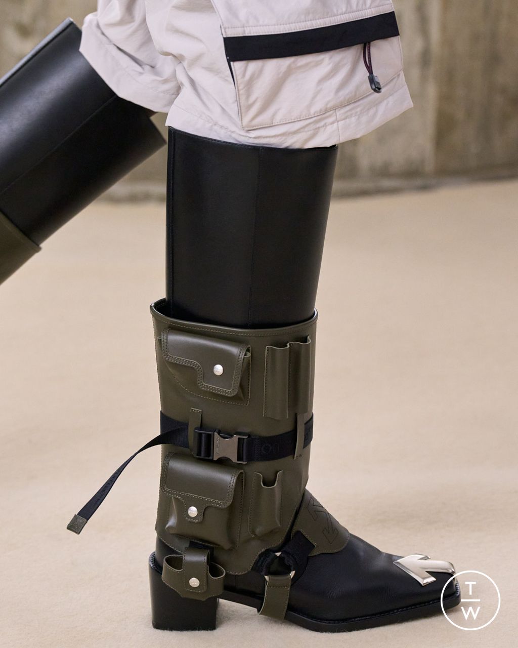 Fashion Week Paris Fall/Winter 2025 look 18 from the Off-White collection womenswear accessories