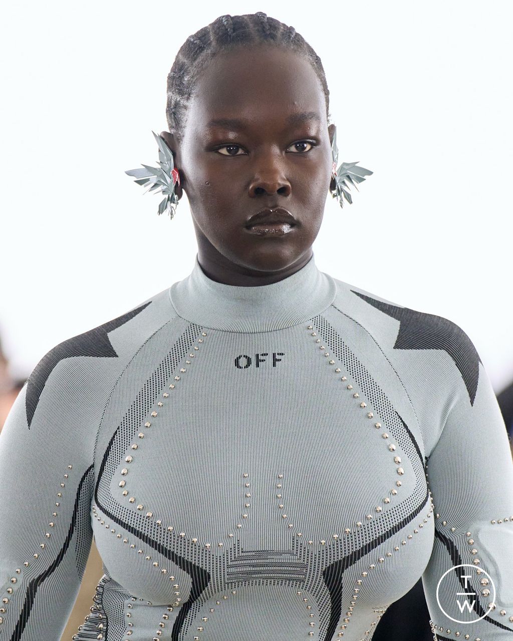 Fashion Week Paris Fall/Winter 2025 look 19 from the Off-White collection 女装配饰