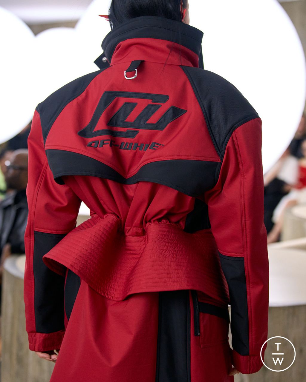 Fashion Week Paris Fall/Winter 2025 look 21 from the Off-White collection womenswear accessories