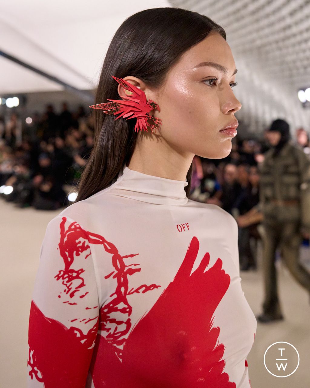 Fashion Week Paris Fall/Winter 2025 look 22 from the Off-White collection womenswear accessories