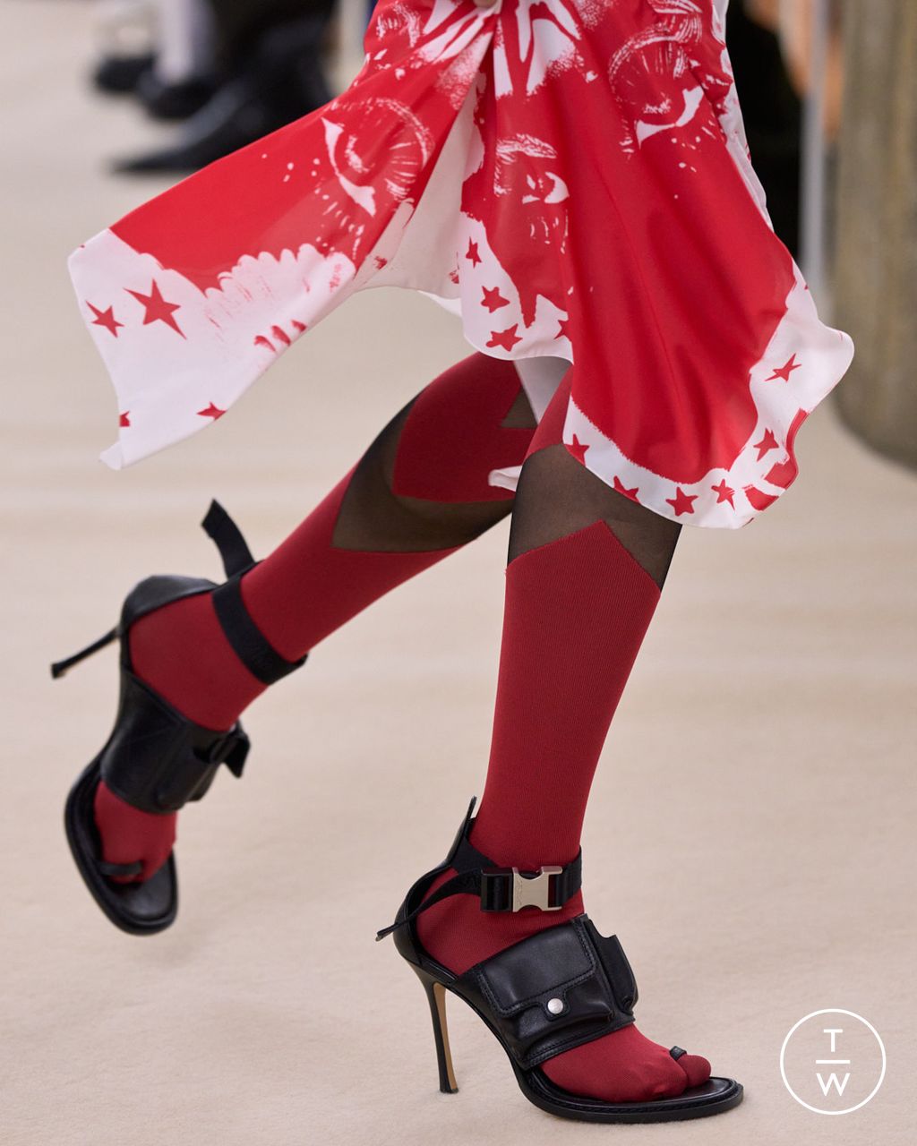 Fashion Week Paris Fall/Winter 2025 look 23 from the Off-White collection womenswear accessories