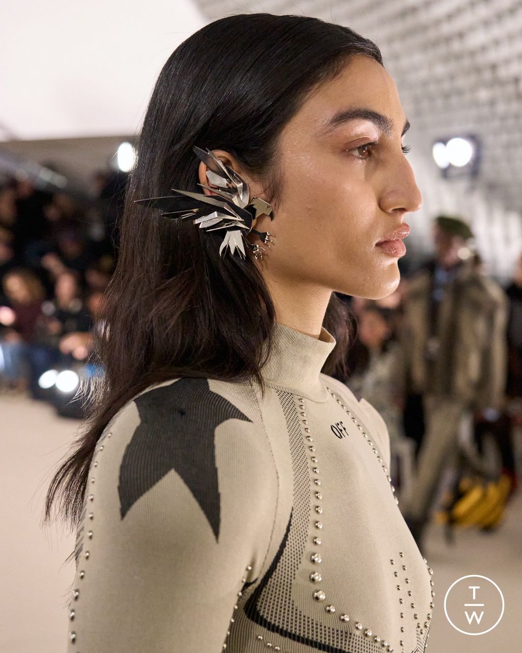 Fashion Week Paris Fall/Winter 2025 look 25 from the Off-White collection 女装配饰