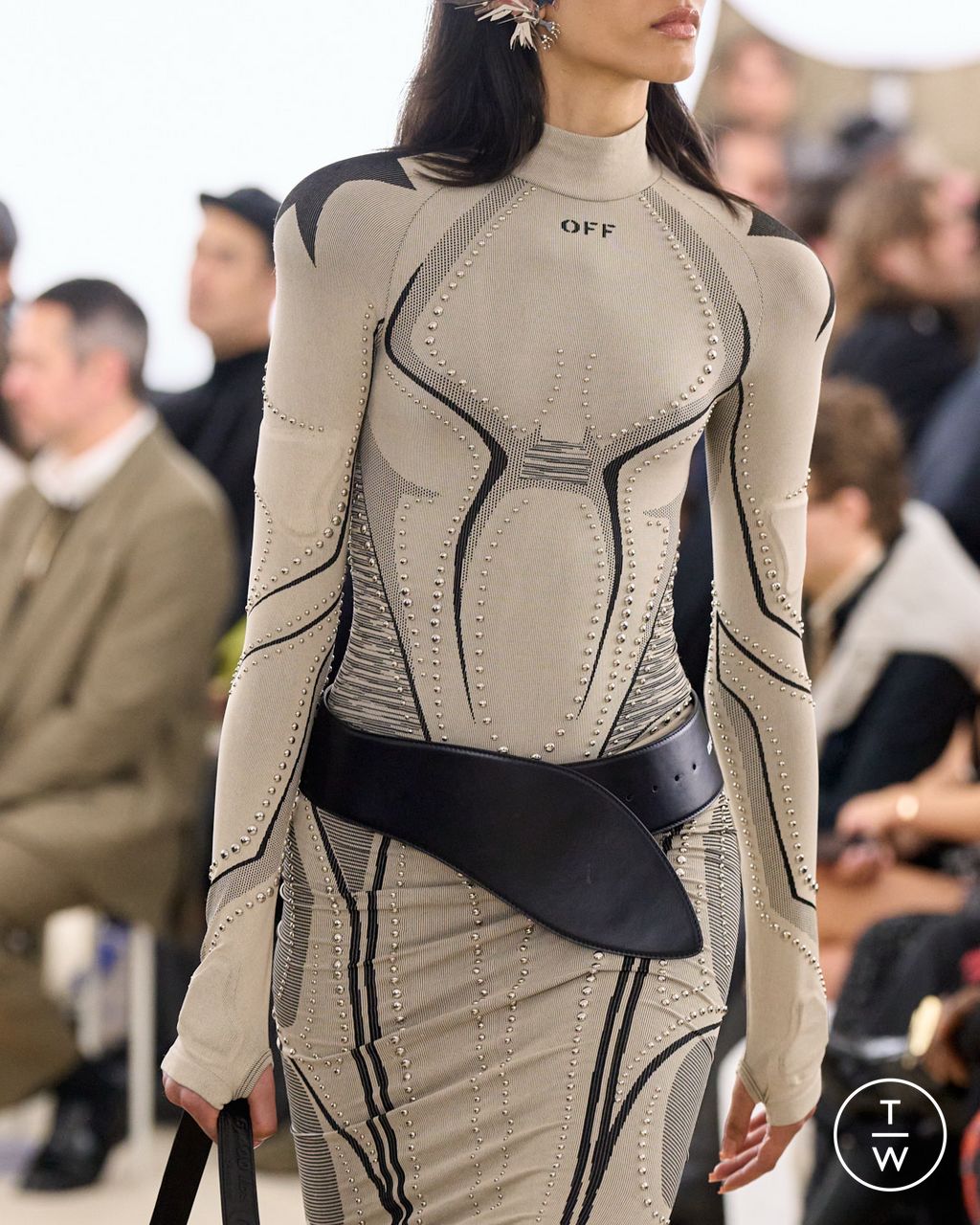 Fashion Week Paris Fall/Winter 2025 look 26 from the Off-White collection 女装配饰