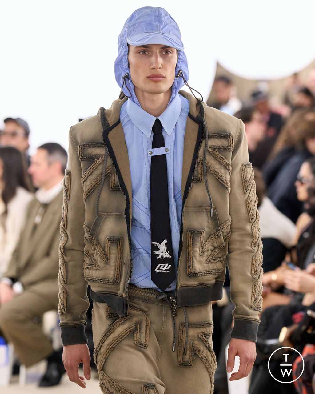 Fashion Week Paris Fall/Winter 2025 look 28 from the Off-White collection womenswear accessories