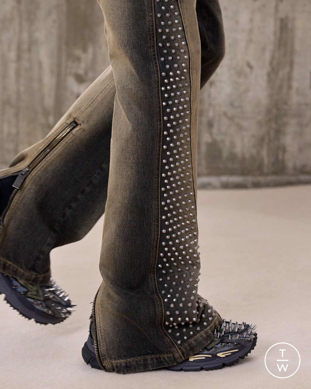 Fashion Week Paris Fall/Winter 2025 look 33 de la collection Off-White womenswear accessories