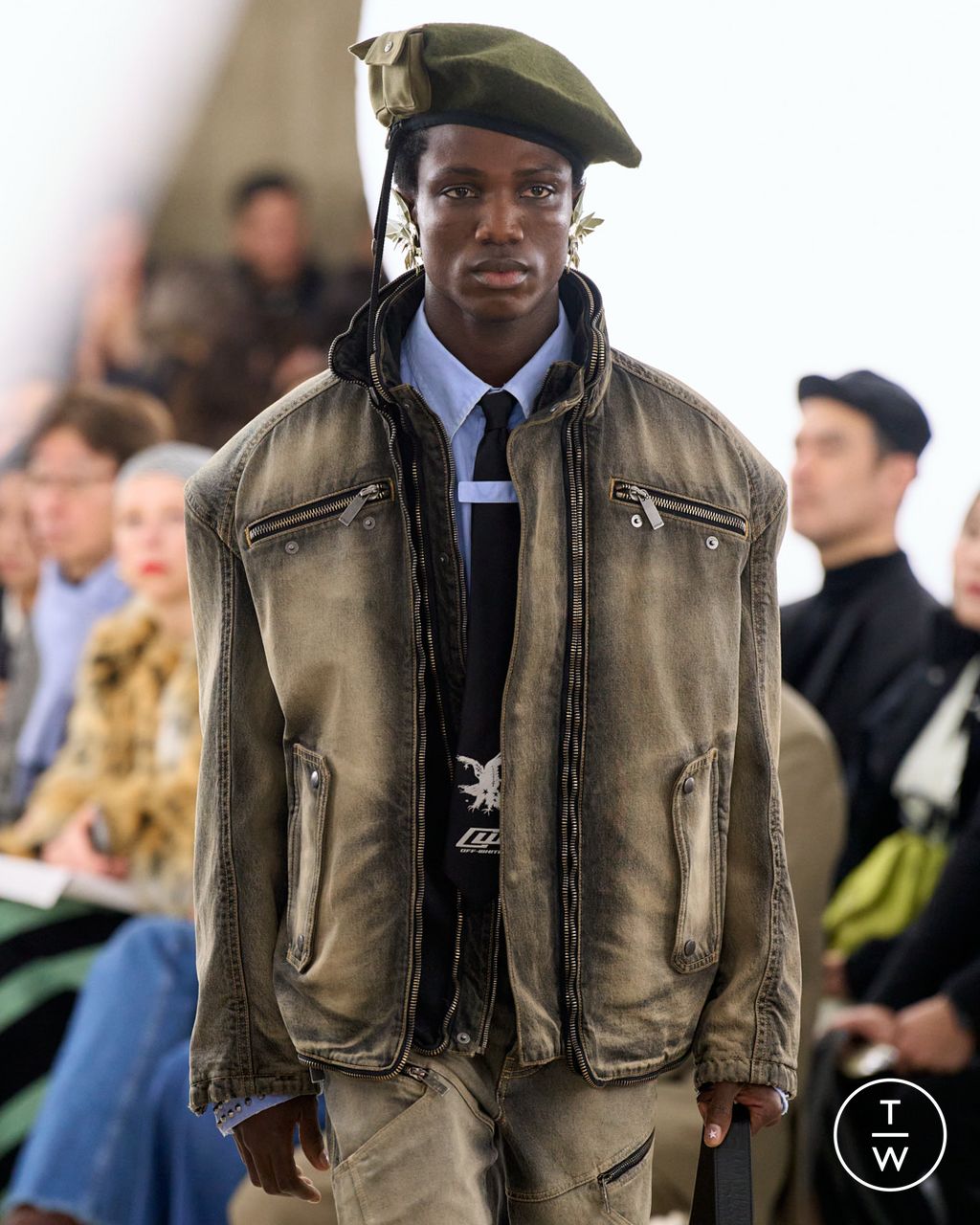 Fashion Week Paris Fall/Winter 2025 look 36 from the Off-White collection womenswear accessories