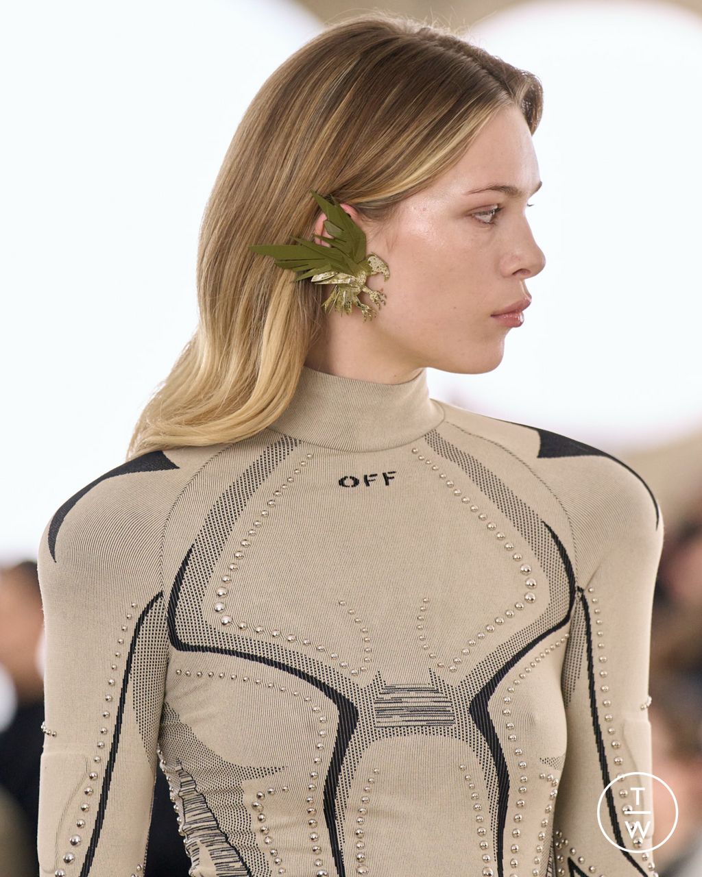 Fashion Week Paris Fall/Winter 2025 look 38 from the Off-White collection womenswear accessories